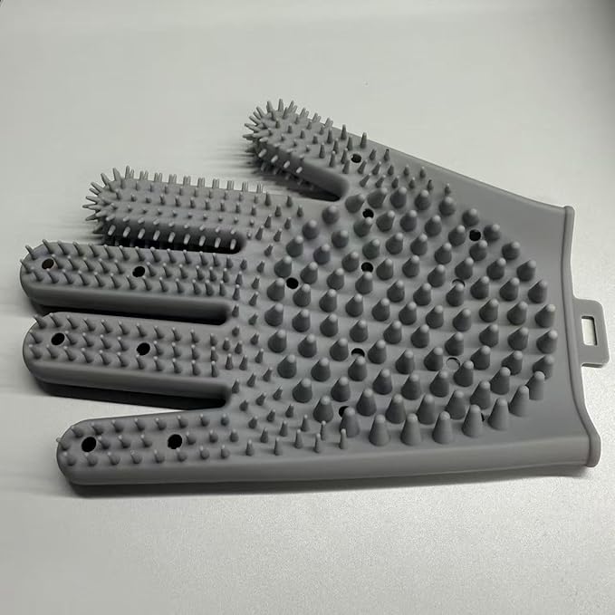Pet Grooming Gloves for Cats & Dogs, Silicone Pet Hair Removal Glove for Bathing, Shedding & Massage, Gentle Cat & Dog Grooming Glove for Long & Short Hair Pets（Grey-Medium）