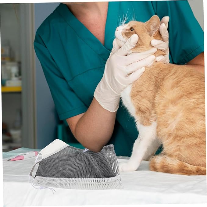 BESPORTBLE Cat Grooming Bag Adjustable Mesh Bag for Bathing Nail Trimming and Ear Cleaning Tough Breathable Design Resists Biting and Scratching for Cats Months and Older up to Random Color