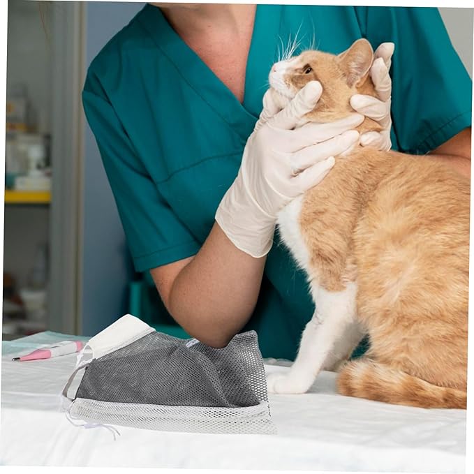 Cat Grooming Bag Adjustable Mesh Bathing Grooming Bag for Cats Bite and Scratch Resistant for Nail Trimming Ear Cleaning and Bathing