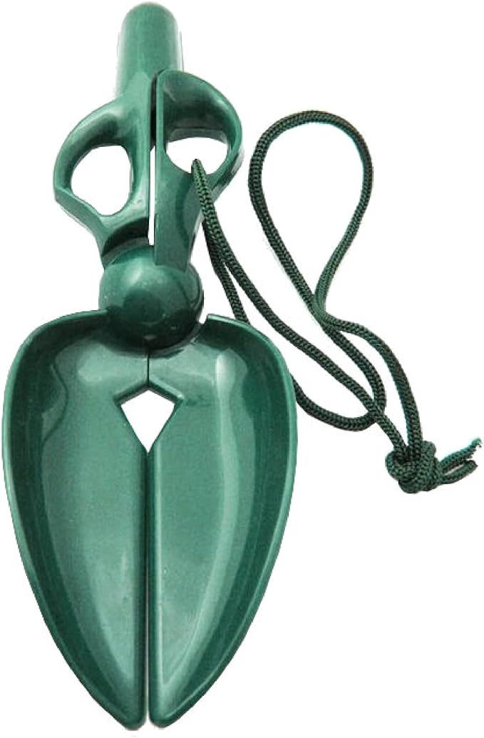 Pet Life ® 'Scissor Pooper' Travel Mess-Free Pet Scissor Dog Pooper Scooper and Cat Litter Shovel