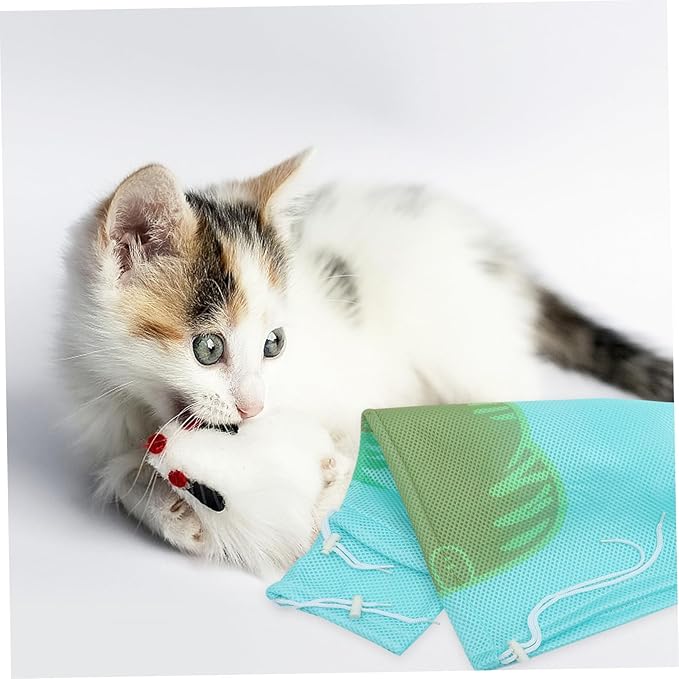 Breathable Cat Grooming Bag Three Multi-Function Washing Nail Trimming for Kittens Scratch-Resistant Design for Bathing Ear Cleaning Random Style