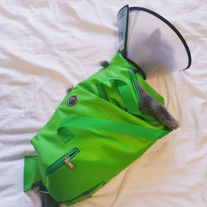 Cat Restraint Bag, Scratch-Resistant Nylon Cat Grooming Bag with Zipper & Paste Tape, Adjustable Multifunctional Cats Carry Bag for Administering Eye Drops, Ear Cleaner, Clipping Nails (Green_M)