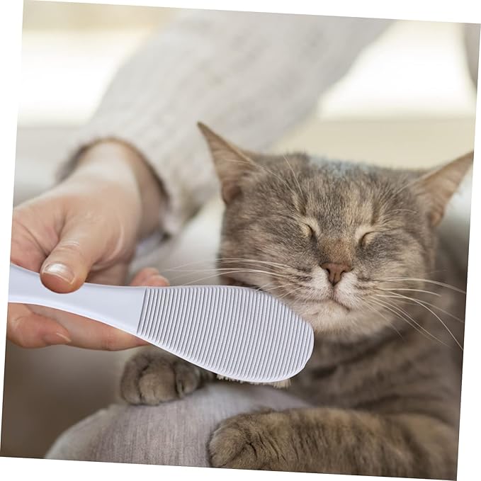 2Pcs Cat Grooming Comb Fish Shaped Cat Slicker Brush for Gentle Massage and Fur Removal Lightweight and Portable Brush for Home and Travel Use for Healthy Skin