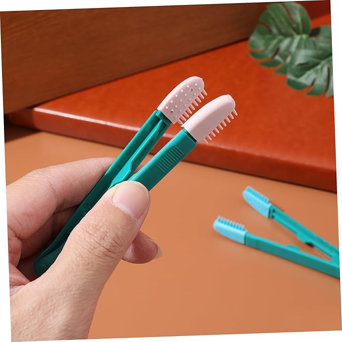 2Pcs Cat Eye Grooming Comb Portable Tear Brush for Kittens Lightweight Eye Tool Essential Kitten Supply for Daily Grooming and