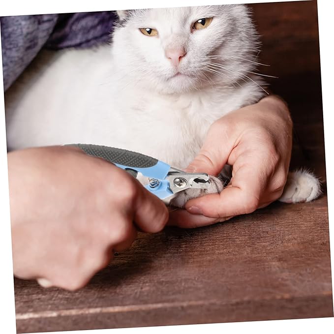 Convenient Cat Clipper Portable Nail Cutter for Cats and Dogs Non- Handle Half-Moon Design for Easy Trimming Pet Accessory for Safe Grooming