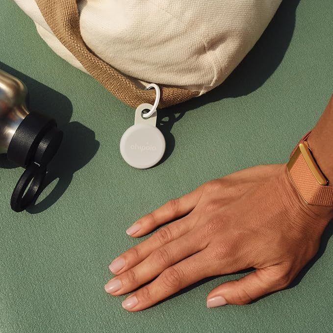 Chipolo LOOP - Rechargeable Bluetooth Tracking tag, Item Locator for Keys & Bags, Compatible with Apple Find My or Find Hub on Android, Out of Range Alerts for Android & Call Your Phone - 4 Pack
